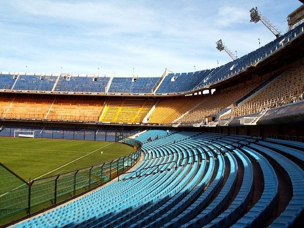 boca-juniors-game-at-la-bombonera-with-local-transport