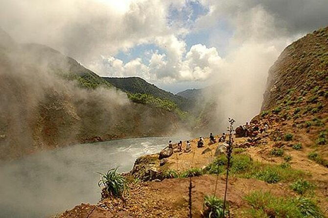 boiling-lake-hike-in-dominica