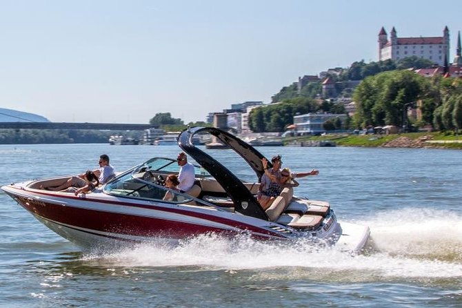 bratislava-by-speedboat-1-hour