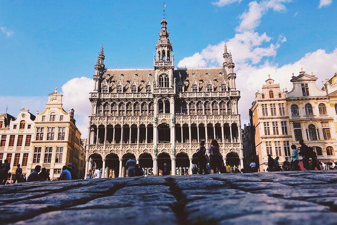 brussels-walking-tour-with-waffle-tasting-history-and-delights