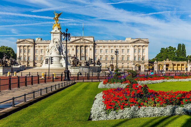 buckingham-palace-exterior-and-royal-history-private-tour