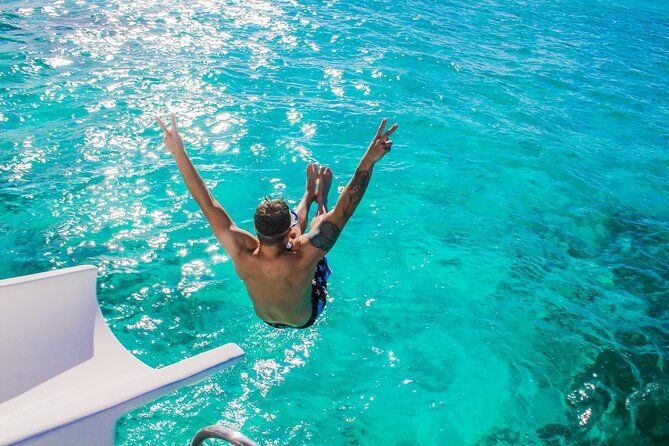 buffet-lunch-exclusive-party-boat-with-slide