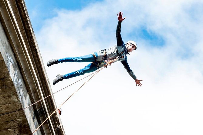 bungee-jumping-over-the-gallego-river