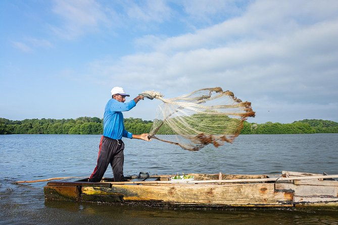 canoeing-birdwatching-on-the-mangrove-forest-in-la-virgen-lake