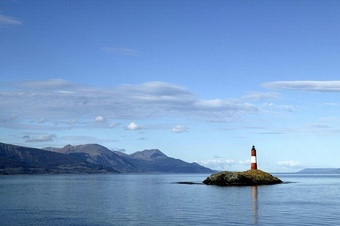 canoero-catamarans-canal-beagle-tour-sea-lions-and-les-eclaireurs-lighthouse