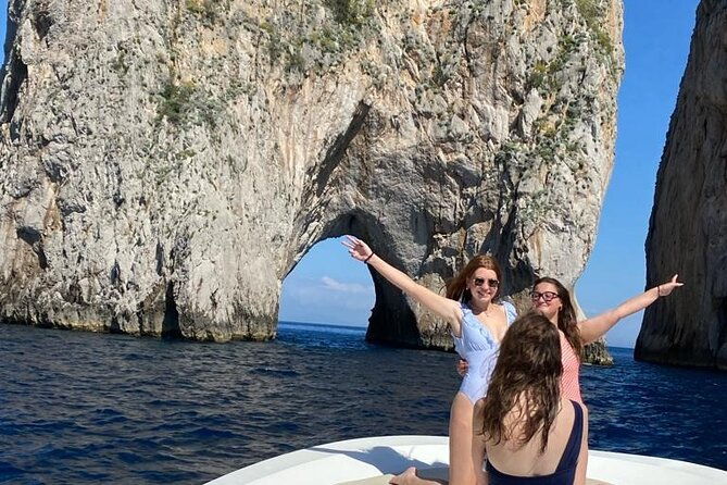capri-complete-package-small-group-boat-tour-and-transports