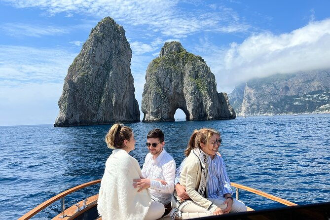 capri-exclusive-premium-semi-private-luxury-yacht-tour