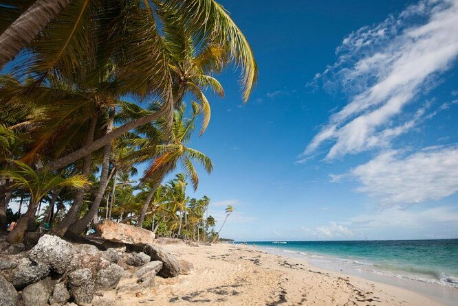 catamaran-booze-cruise-and-snorkeling-punta-cana