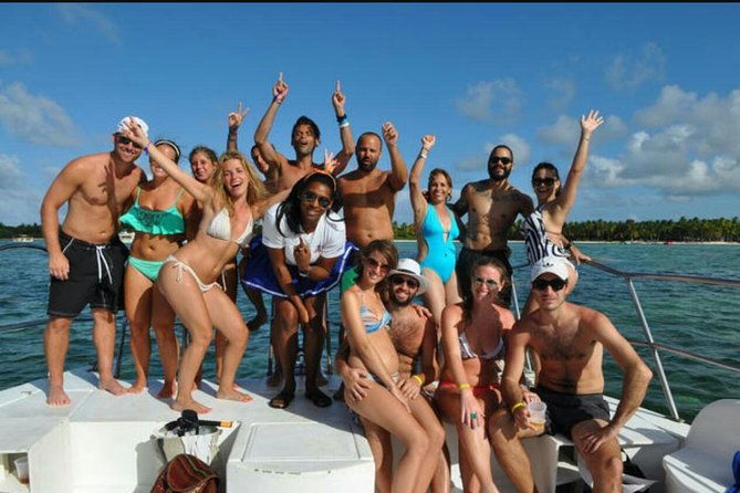 catamaran-cruise-with-dunns-river-falls-from-ocho-rios
