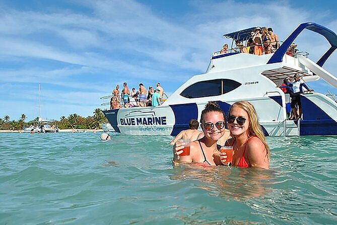catamaran-party-in-punta-cana-with-unlimited-drinks-2
