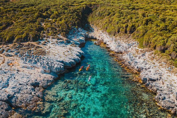 cave-adventure-near-pula-by-kayak
