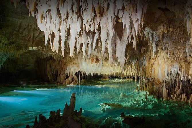 cayman-crystal-caves-tour-in-grand-cayman-island