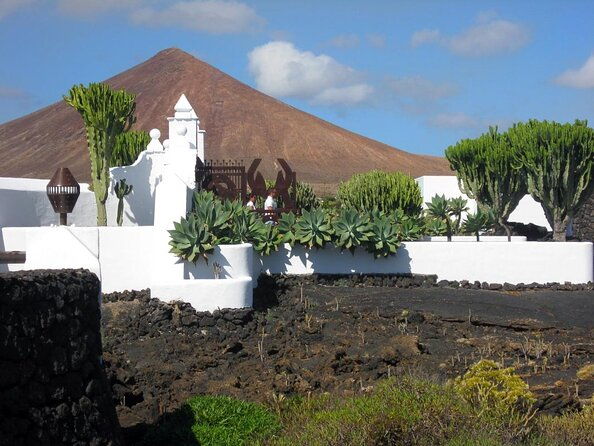 cesar-manrique-artworks-jameos-and-cuevas