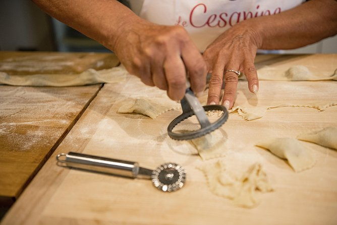 cesarine-fresh-pasta-class-meal-at-locals-home-in-lucca-2