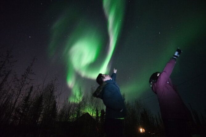chasing-northern-lights-aurora-borealis-tour-with-photography-2