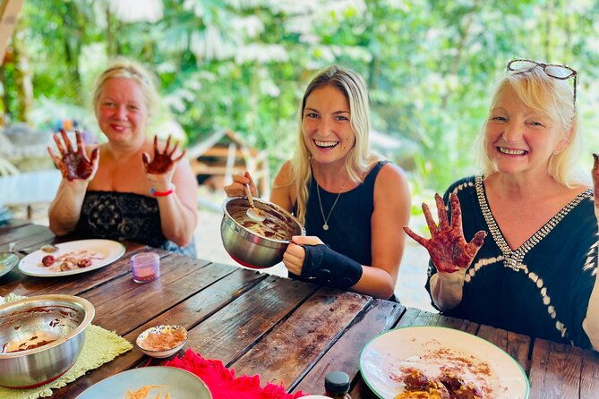 chocolate-experience-waterfall-and-cultural-lunch-in-local-home