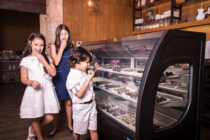 chocolate-making-experience-colonial-zone-walking-tour