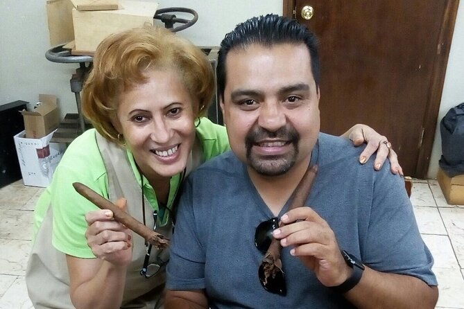 cigar-rolling-lesson-in-nassau