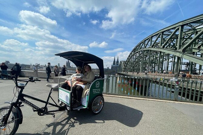 city-tour-by-rickshaw-in-cologne-2