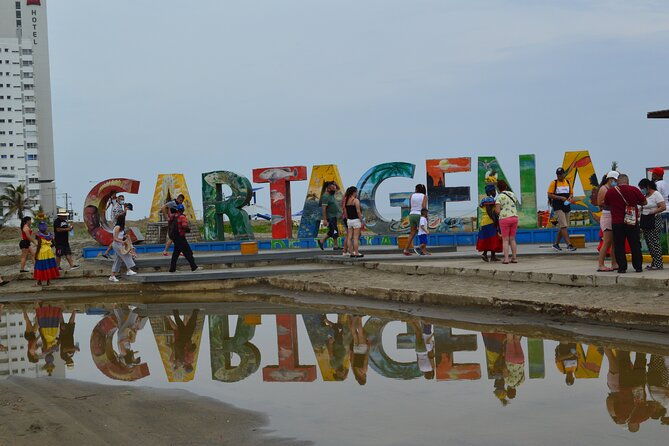 city-tour-in-chiva-through-the-city-of-cartagena