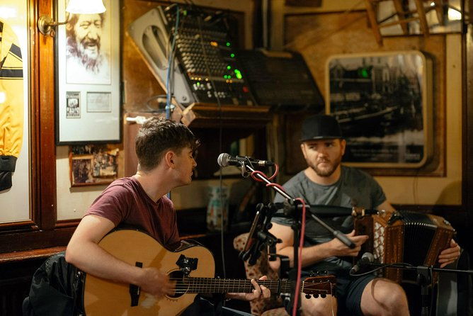 classic-irish-pubs-private-tour-of-dublin-live-music-beer-and-nightlife-2