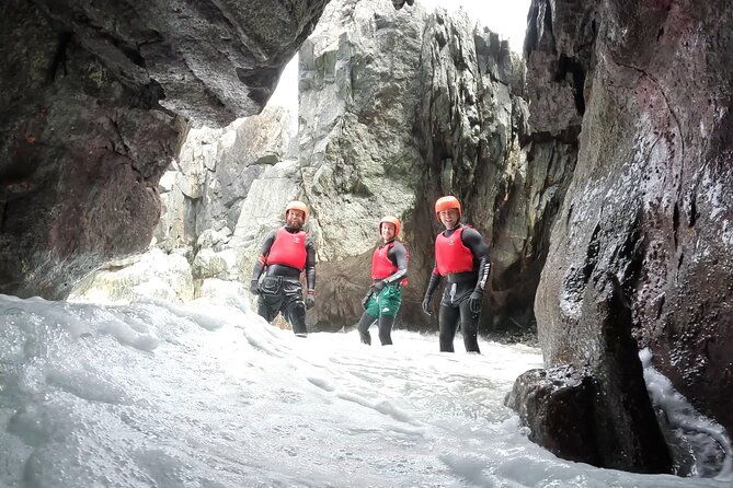 coasteering-on-irelands-wild-atlantic-way