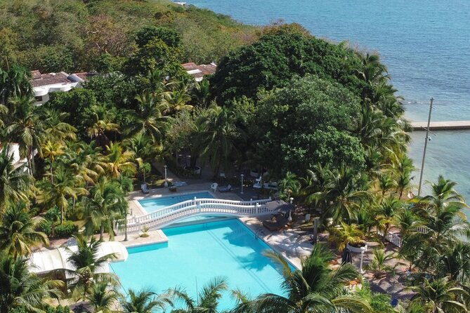 cocoliso-resort-open-bar-in-rosario-islands