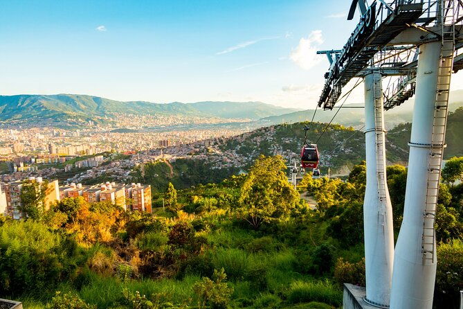 comuna-13-and-downtown-medellin-private-city-tour