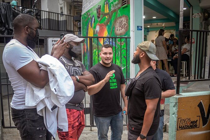 comuna-13-graffiti-tour-medellin-l-private-tour