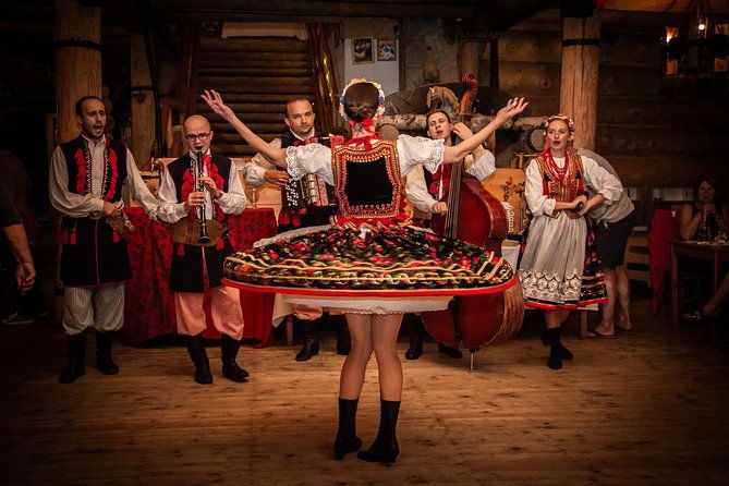 cottage-style-evening-with-folk-show-and-traditional-feast-from-krakow