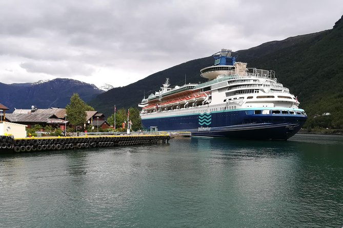 cruise-special-private-trip-to-canyons-and-waterfalls-with-flam-railway