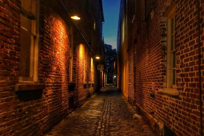 dark-side-of-charleston-guided-night-time-walking-tour