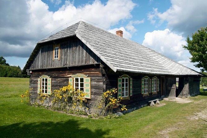 day-tour-out-of-vilnius-paneriai-holocaust-parktrakai-castle-rumsiskes-museum