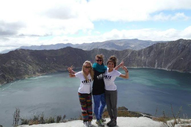 daydream-in-quilotoa-lagunas-enchanting-embrace-awaits
