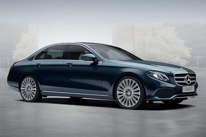 departure-private-transfer-liverpool-to-manchester-airport-man-in-business-car