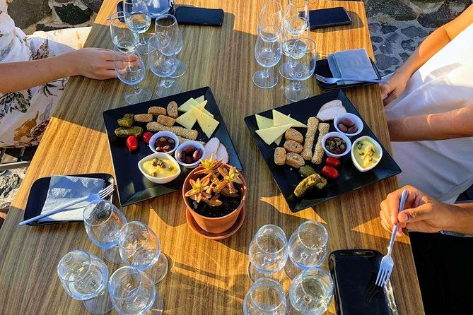 discover-local-santorini-wine-tasting