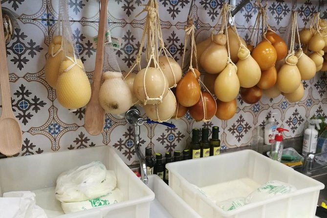 discover-sorrento-food-walking-tour-lemons-cheeseolive-oil-2