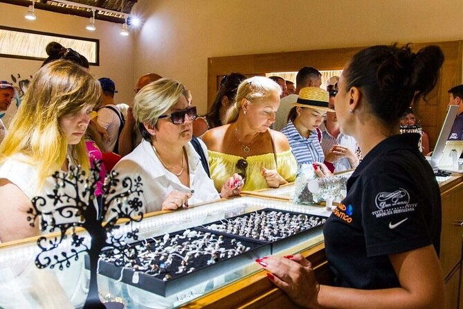 discover-unique-souvenirs-on-a-local-shopping-tour-in-punta-cana