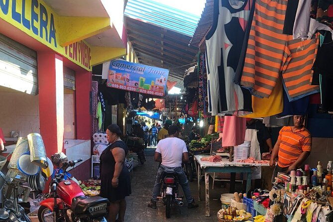 discovery-and-adventure-of-the-local-dominican-life-in-small-group