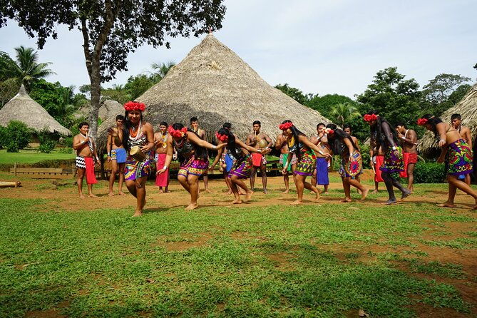 embera-indian-village-meeting-locals-and-learning-their-culture