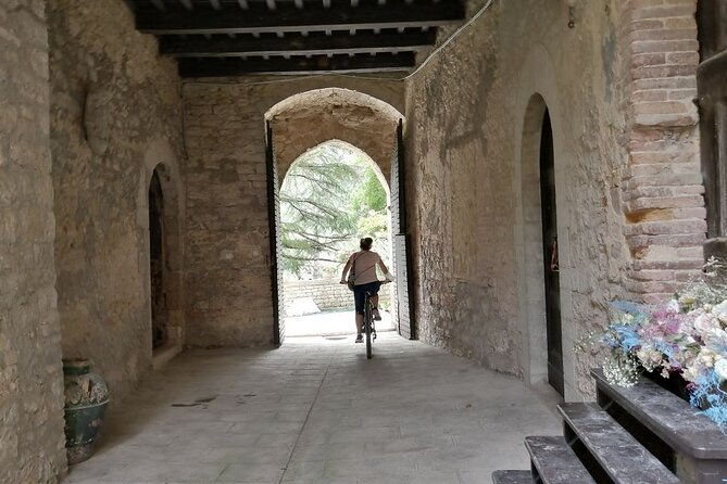 enobike-tour-to-lake-corbara-and-titignano-castle