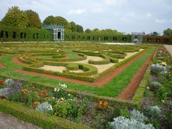 exclusive-evening-at-schonbrunn-palace-after-hours-audiotour-dinner-concert