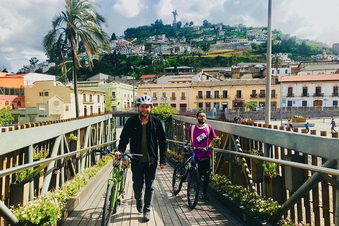explore-urban-quito-on-a-bike-private-tours