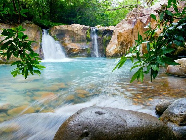 exploring-rincon-de-la-vieja-volcano-and-waterfall