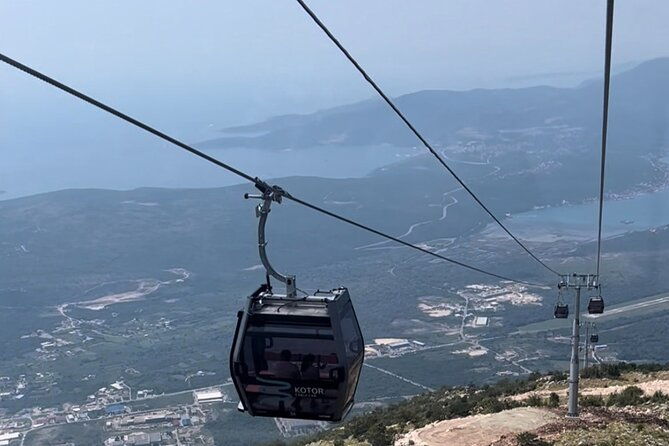 express-cable-car-ascent-25turns-epic-bike-descent
