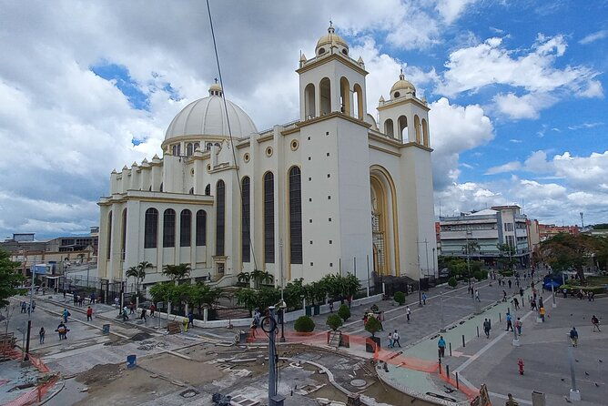 express-tour-historic-center-san-salvador