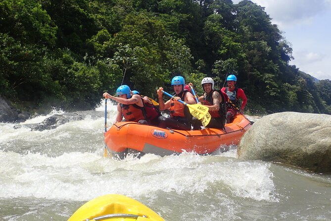 extreme-rafting-in-banos-de-agua-santa-level-iii-and-iv