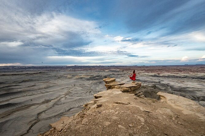 factory-butte-and-moonscape-overlook-guided-tour