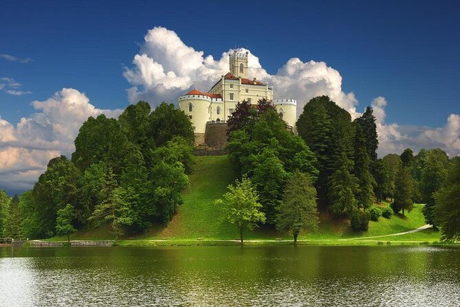 fairytale-castle-delicious-wine-tasting-and-lunch