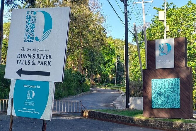 falmouth-to-ocho-rios-guided-tour-dunns-river-falls-shopping